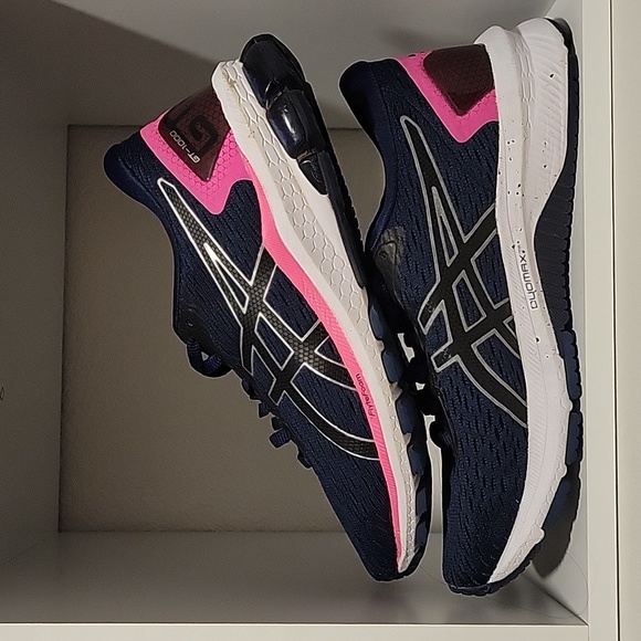 ASICS - Picture 3 of 3